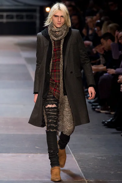 Look 15
